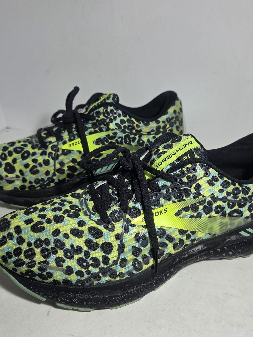 Brooks Adrenaline GTS 21 Women's 10.5 M Running Shoes Electric Leopard Print